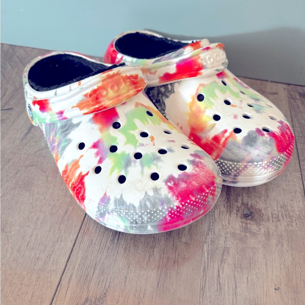 Tie Dye Crocs lined with fleece men’s 5 women’s 7